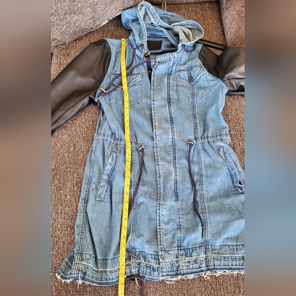 BlankNYC Denim Jacket Size MEDIUM - Picture 5 of 6